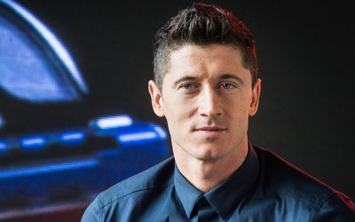 艾尚体育-内马尔与教练拥抱和解